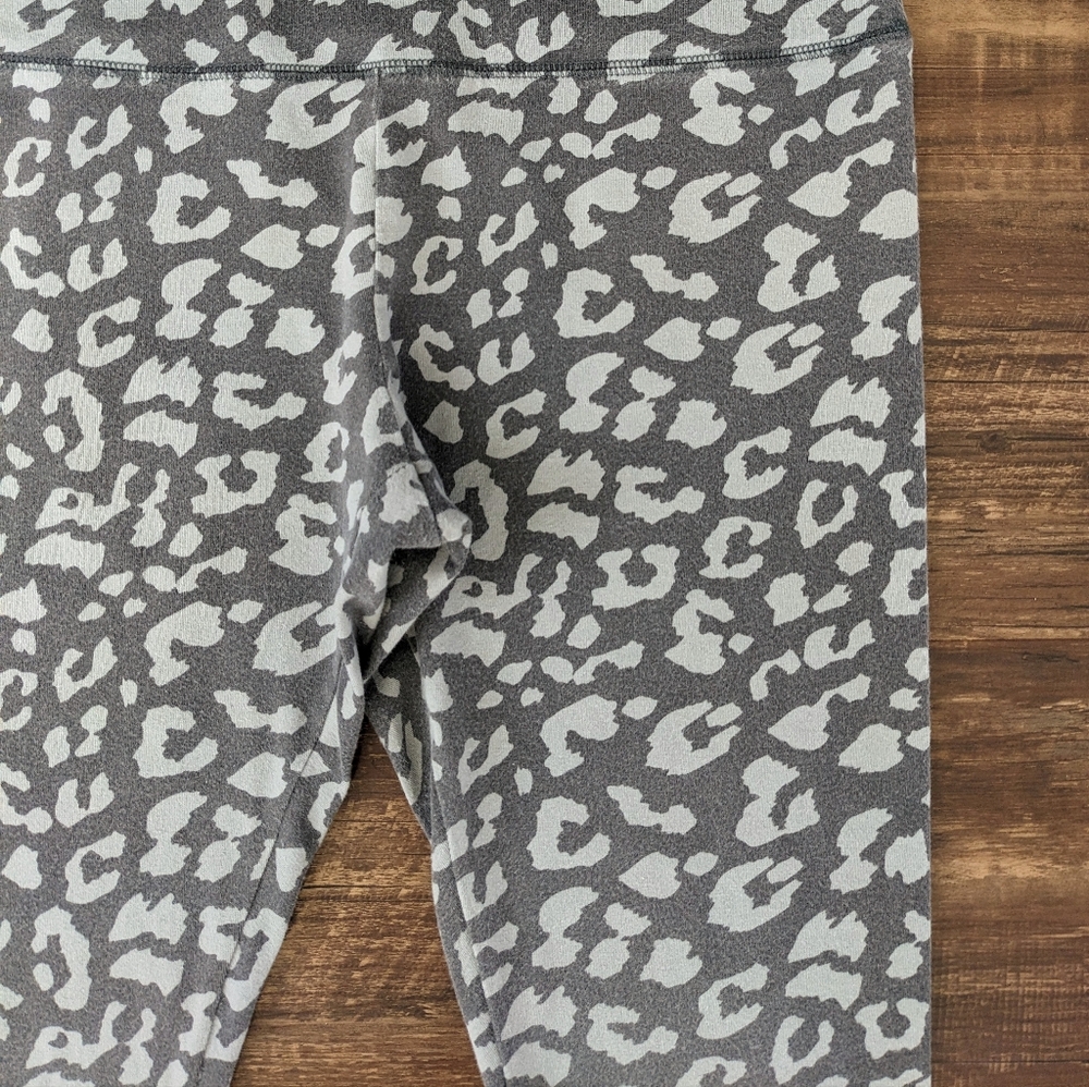 SO Grey Leopard Leggings